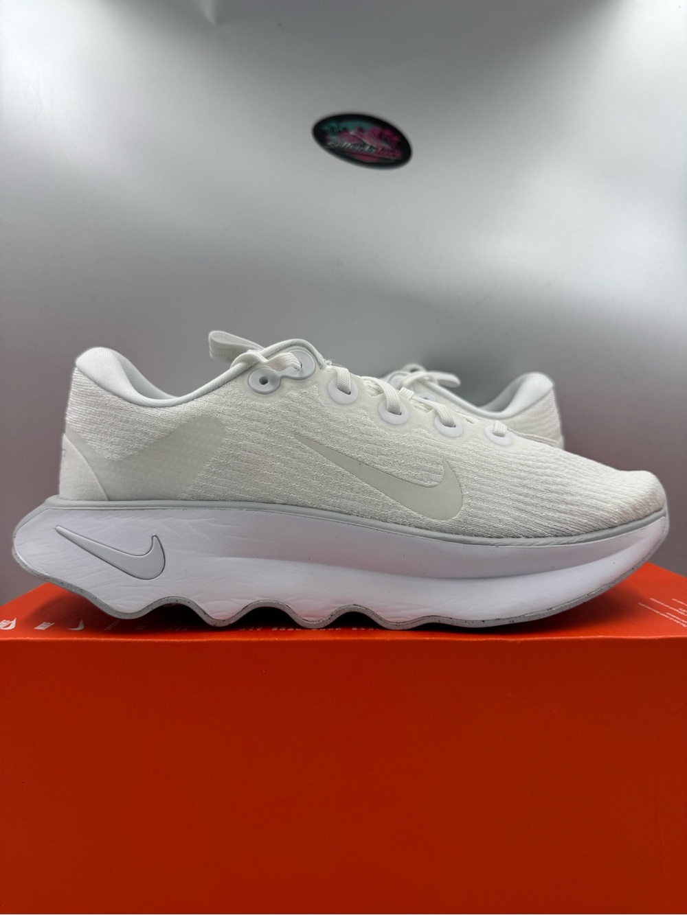 Nike Motiva White Summit White BRAND NEW Size 10 Women